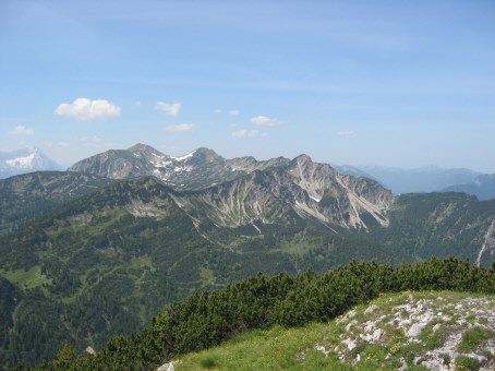 Blick auf das Estergebirge mit Krottenkopf und Hoher Kisten (rechts)