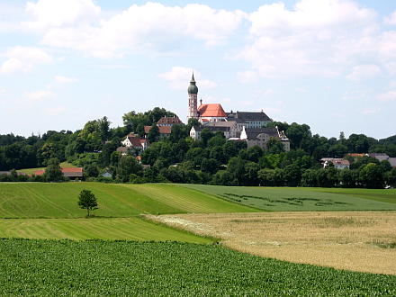 Klosterberg Andechs mit Wallfahrtskirche