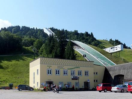 Eckbauerbahn mit Skisprungschanze