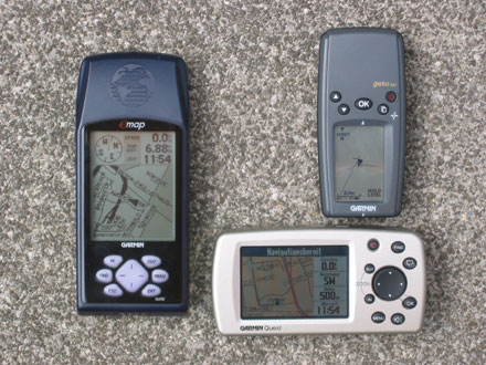 GPS-Handgeräte: Garmin emap (links), Geko 301 (oben) und Quest