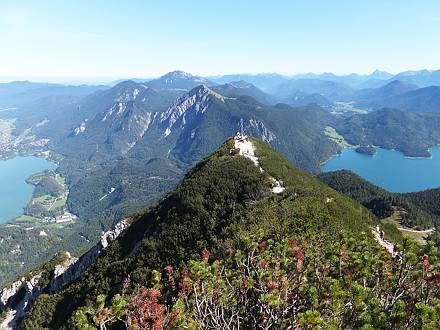 Herzogstandgipfel vor Jochberg, Rabenkopf und Benediktenwand