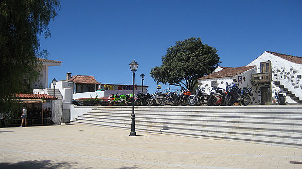 Marktplatz von Las Tricias, links Restaurant El Rincon