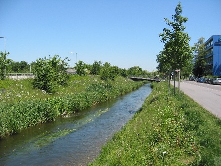 Nymphenburg-Biedersteiner-Kanal an der Barlachstraße