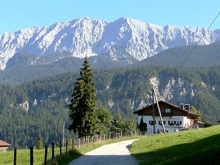 Partnachalm vor dem Wettersteinmassiv