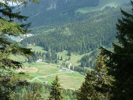 Blick ins Valepptal. Links der Spitzingsee