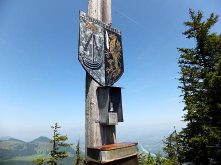 Gipfelkreuz mit Wappen von Niederaudorf